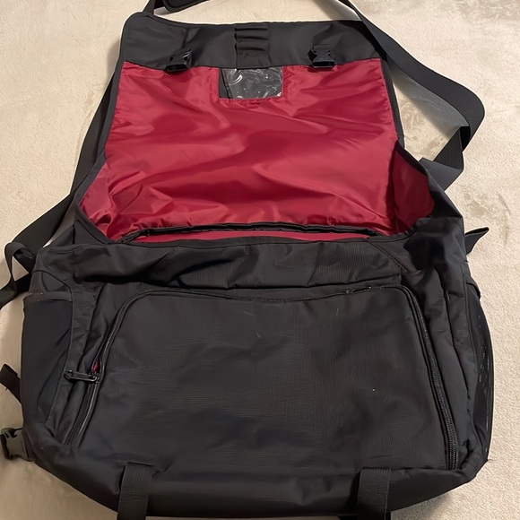 Dakine Messenger Bag - Picture 2 of 8